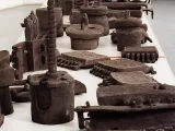 Models (2005), burned clay, 70 objects in different sizes.